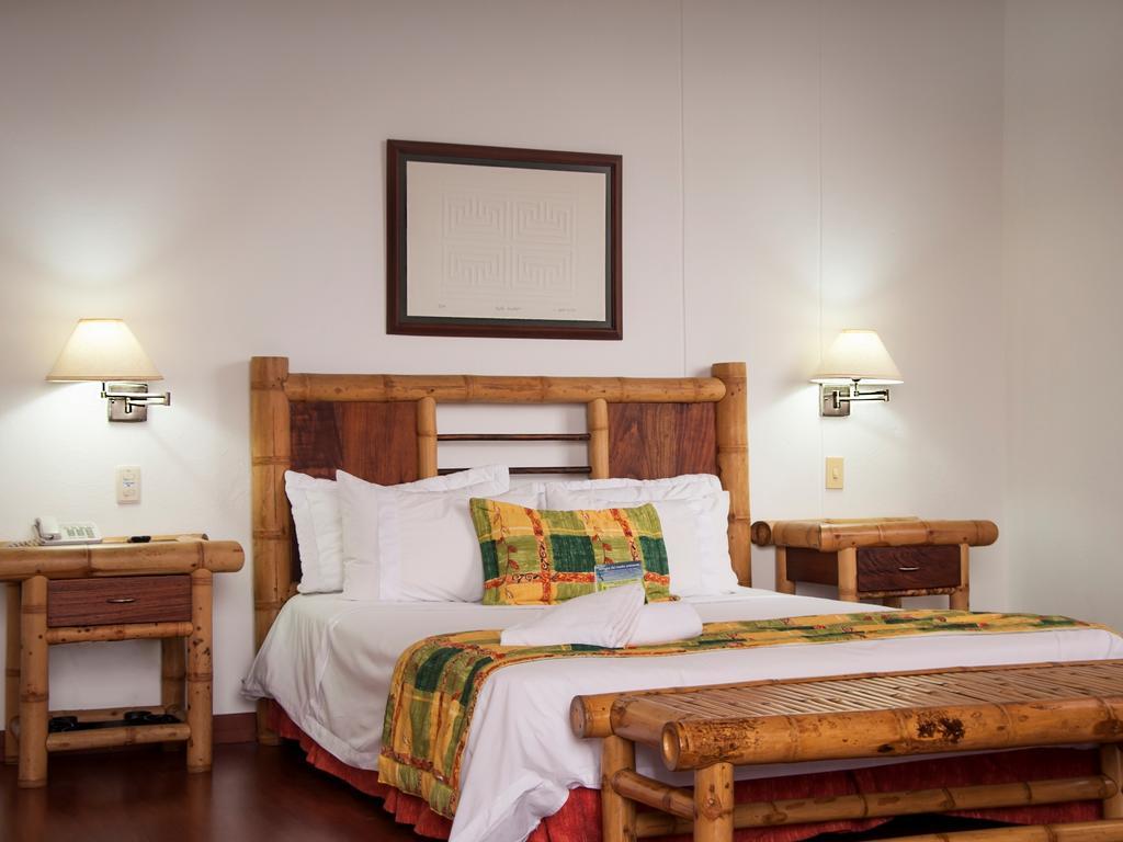Armenia Hotel ภายนอก รูปภาพ