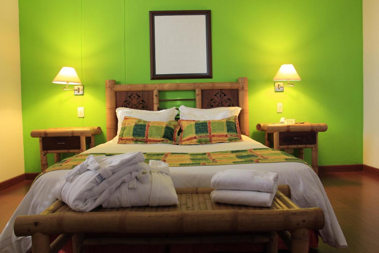 Armenia Hotel ภายนอก รูปภาพ